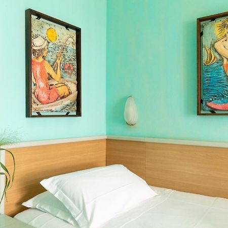Hotel Plaza Cattolica Esterno foto