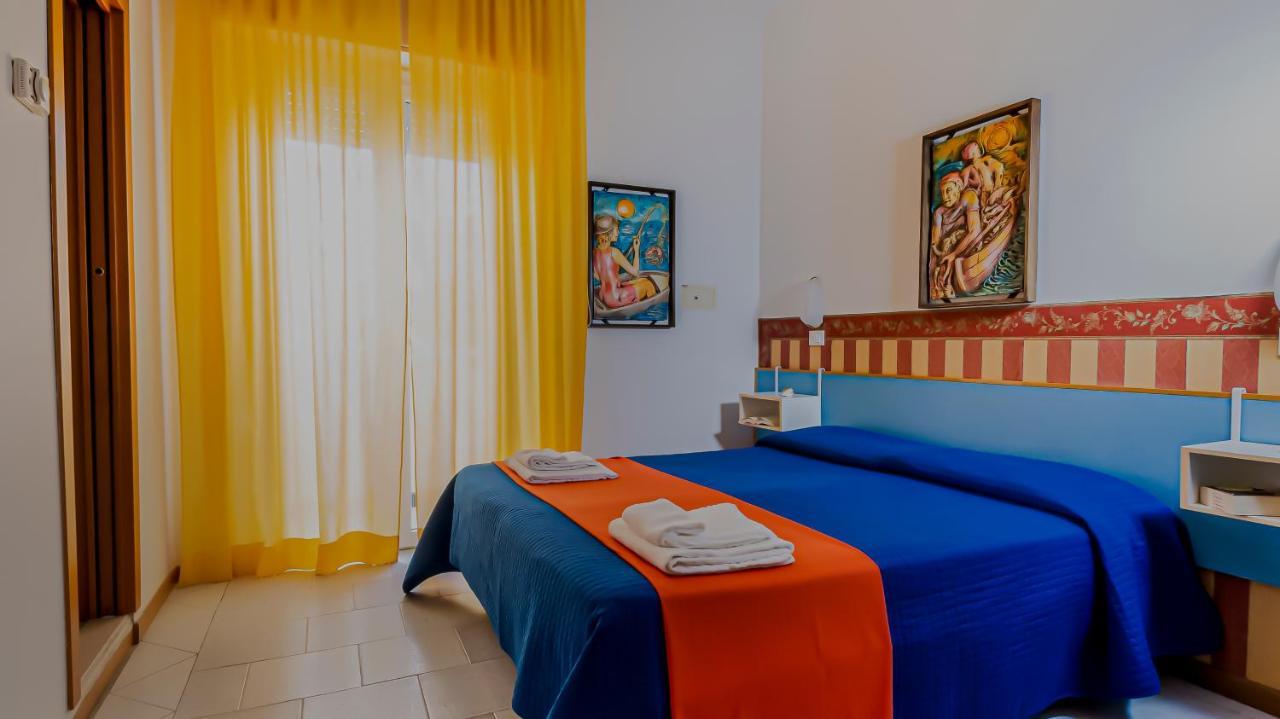 Hotel Plaza Cattolica Esterno foto