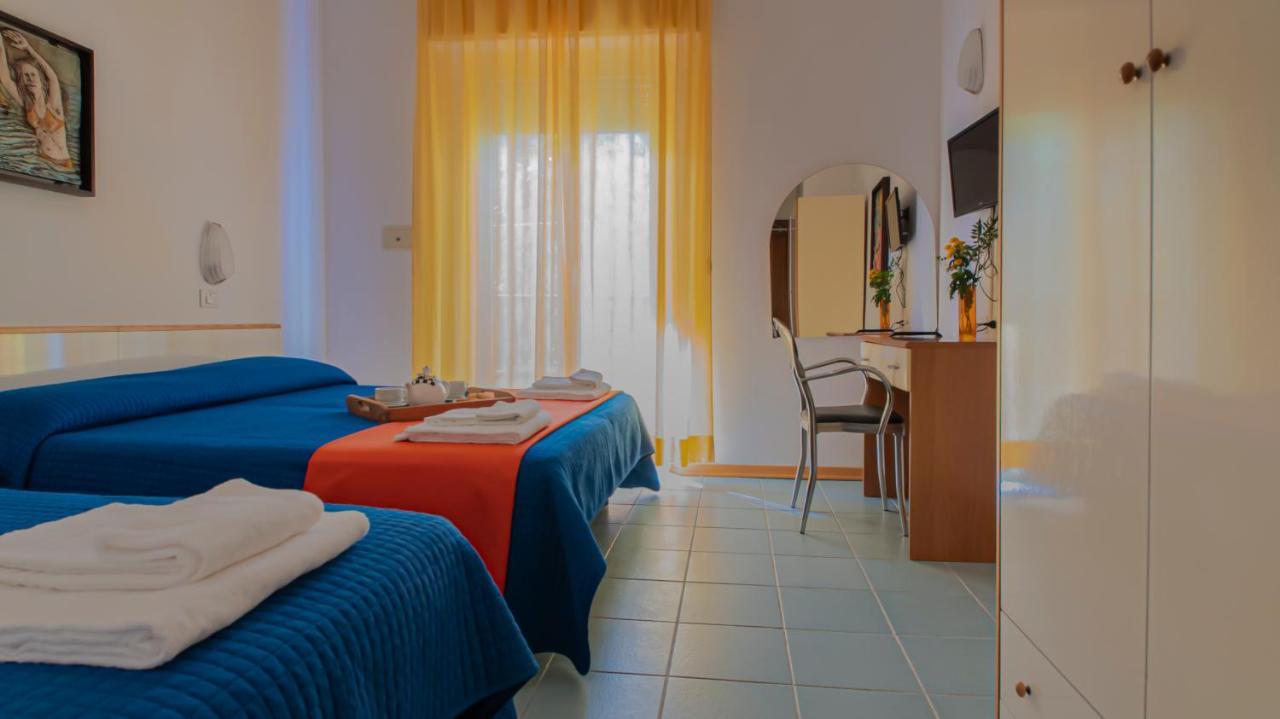 Hotel Plaza Cattolica Esterno foto