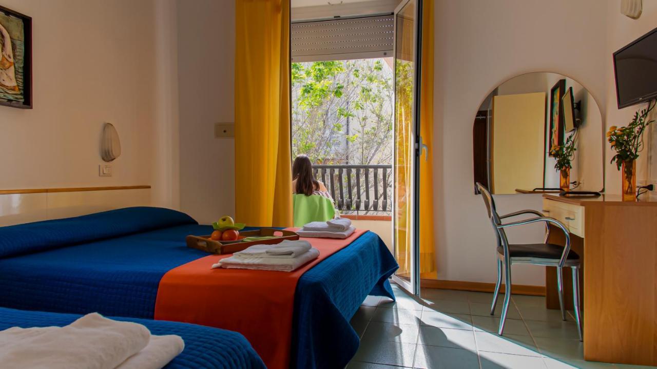 Hotel Plaza Cattolica Esterno foto