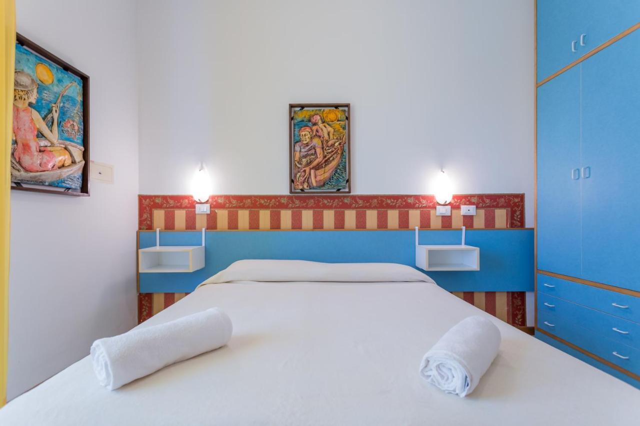 Hotel Plaza Cattolica Esterno foto