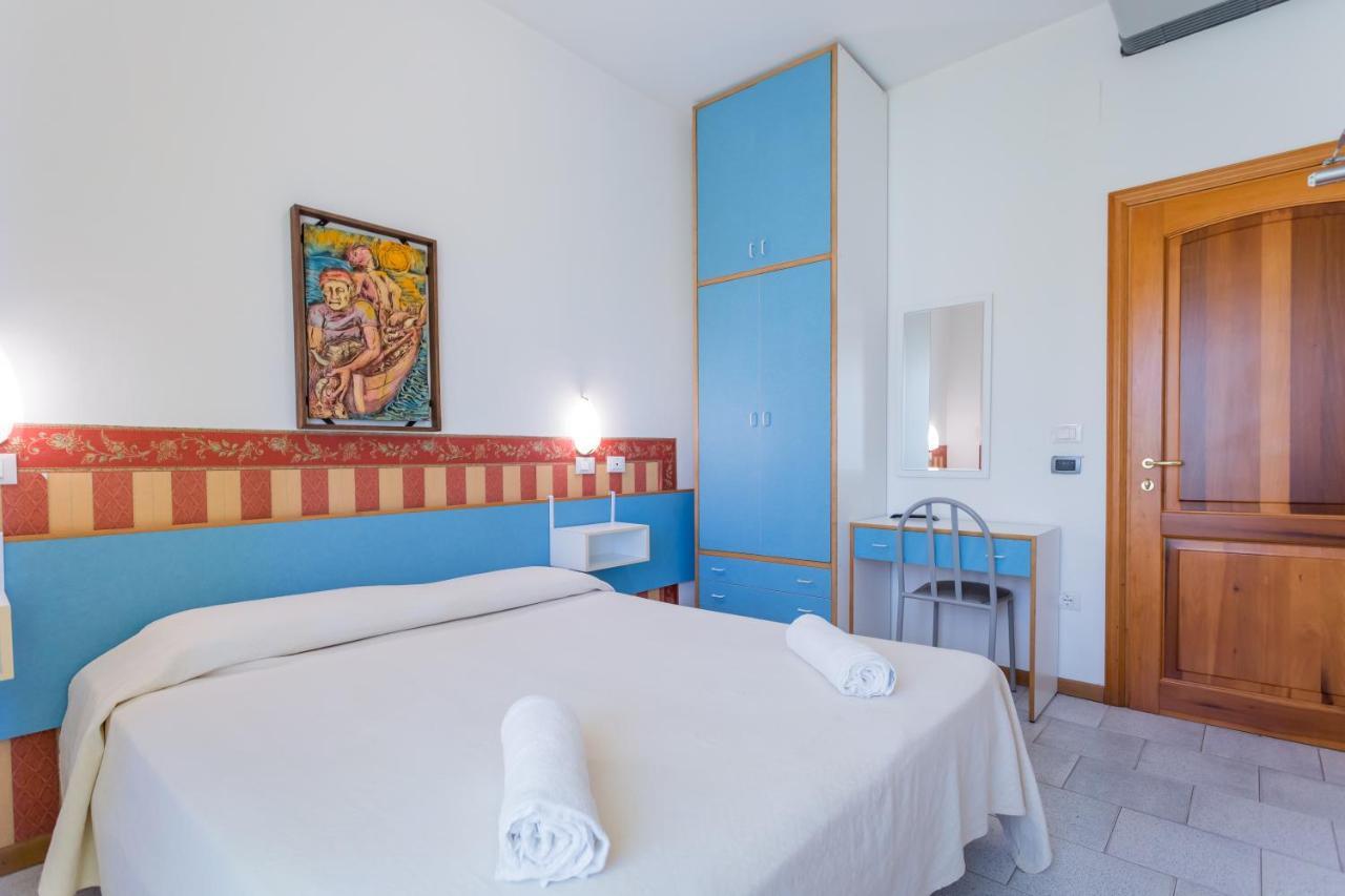 Hotel Plaza Cattolica Esterno foto