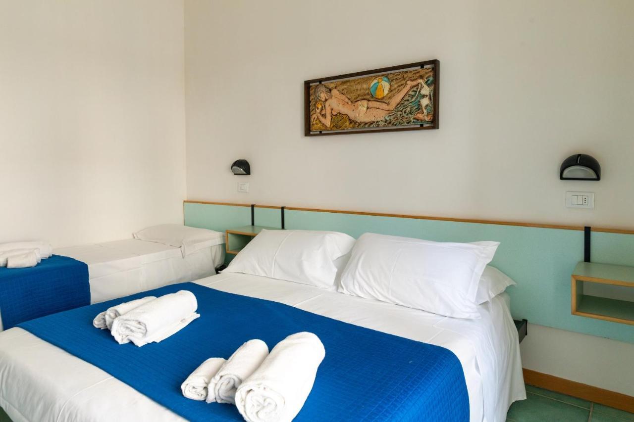 Hotel Plaza Cattolica Esterno foto