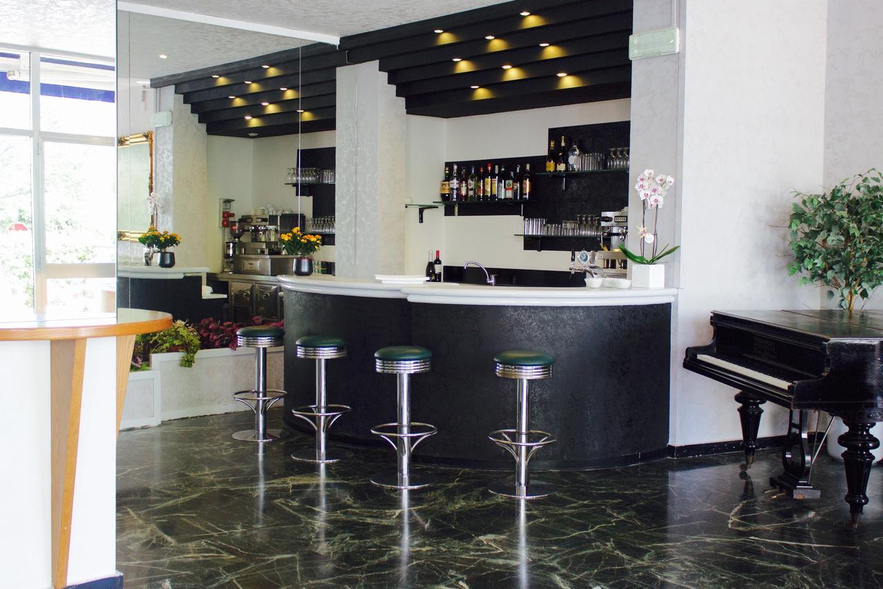Hotel Plaza Cattolica Esterno foto