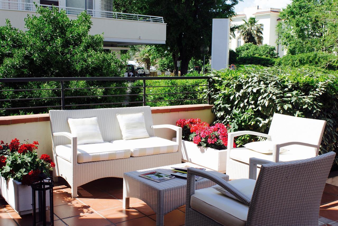 Hotel Plaza Cattolica Esterno foto