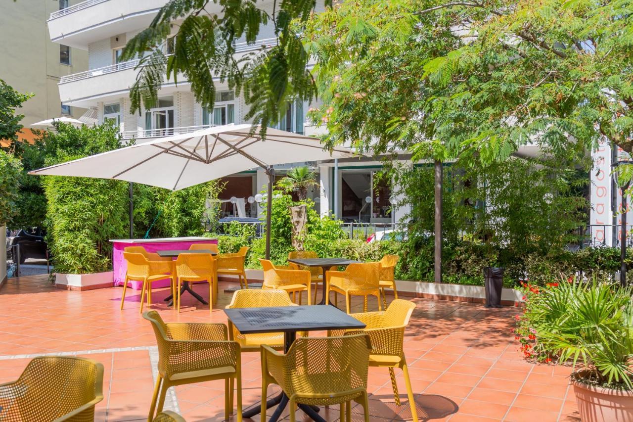 Hotel Plaza Cattolica Esterno foto