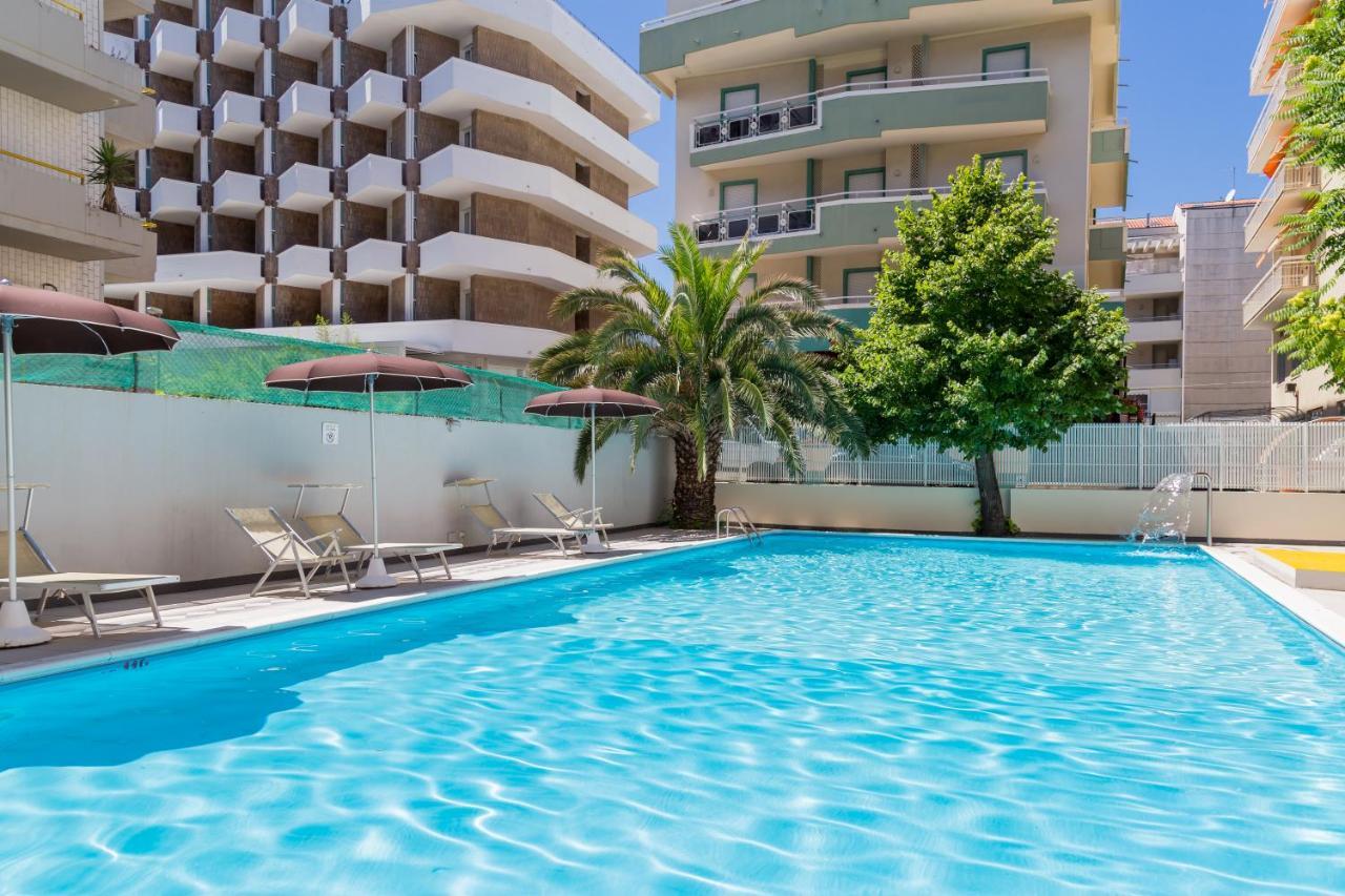 Hotel Plaza Cattolica Esterno foto